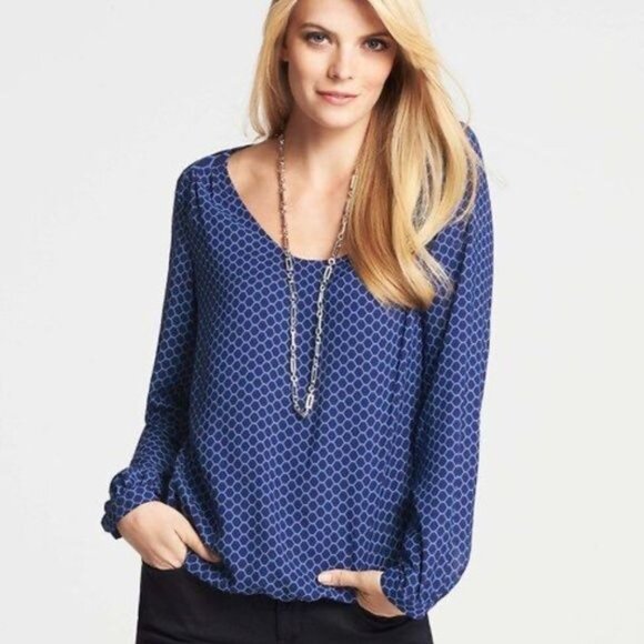 Ann Taylor Petite Hexagon Print Georgette Bubble Hem Blouse Medium Petite - Picture 1 of 7